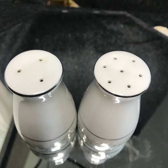 Vintage noritake shakers - Picture 2 of 3